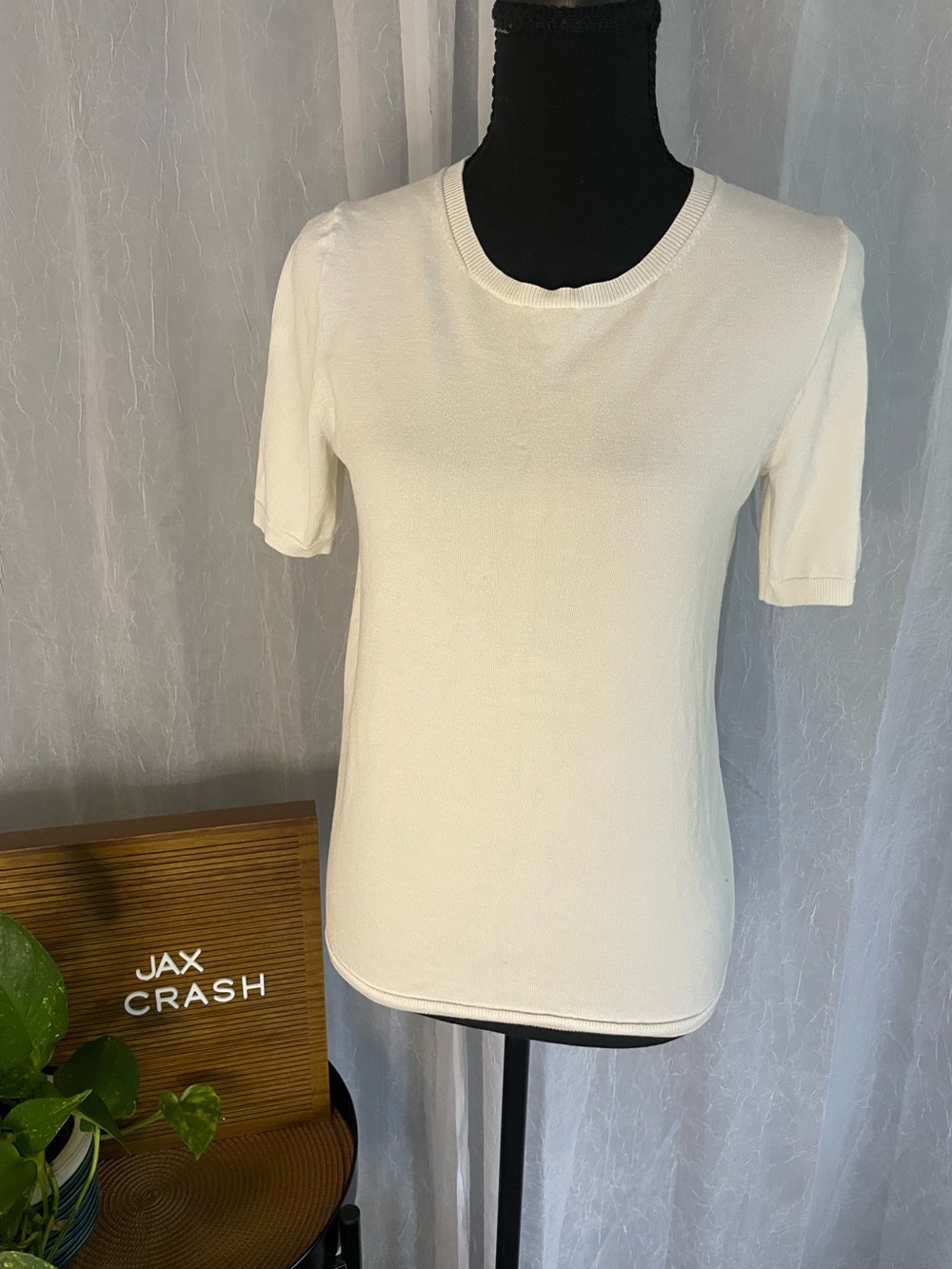 Ann Taylor Cream Short Sleeve Knit Top